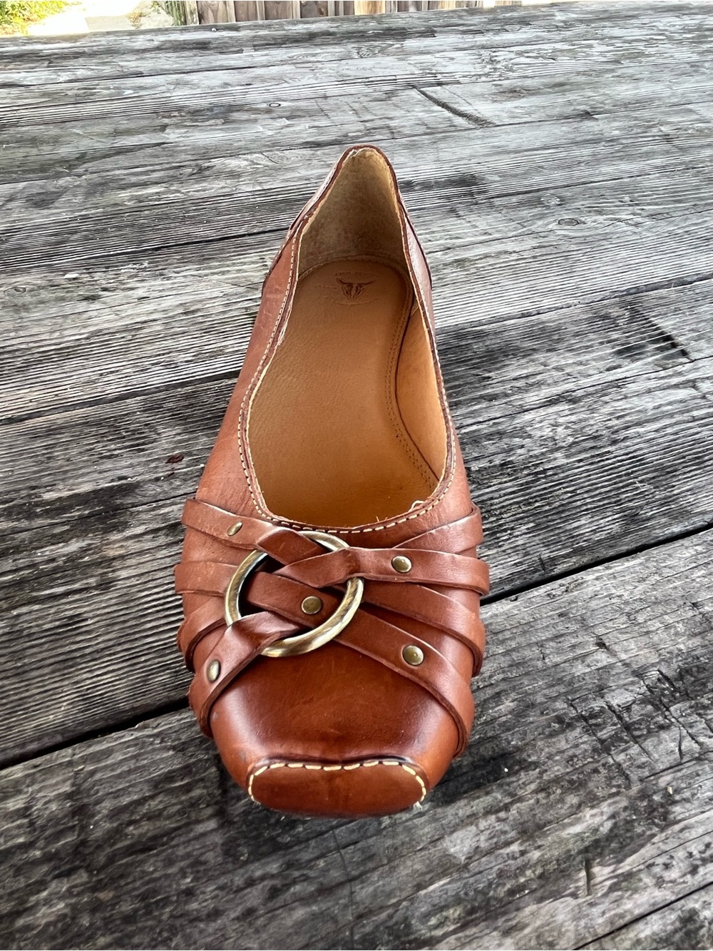FRYE Brown Leather Women’s Slip-On Flat with Decorative Ring HARDWARE , sz 7.5